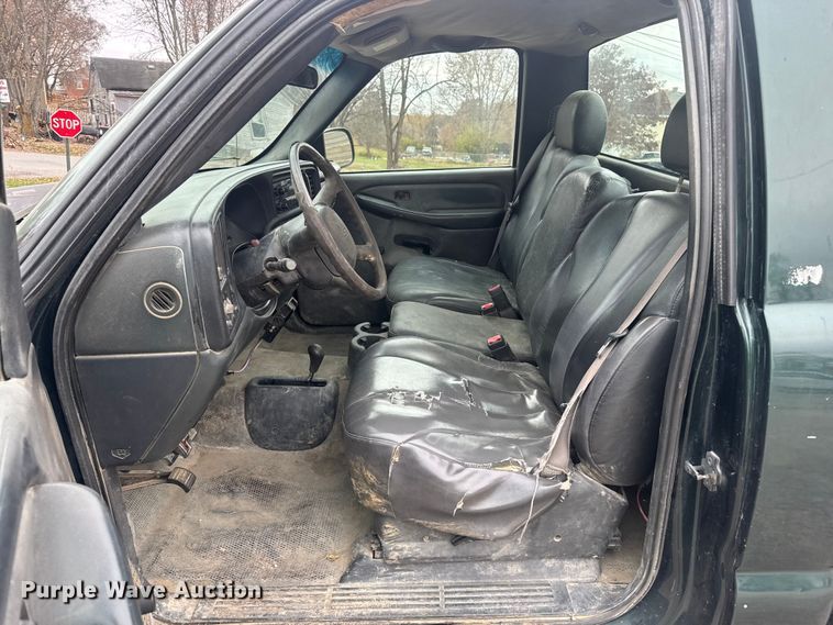 image for item FK0612 2002 Chevrolet Silverado 2500HD  pickup truck