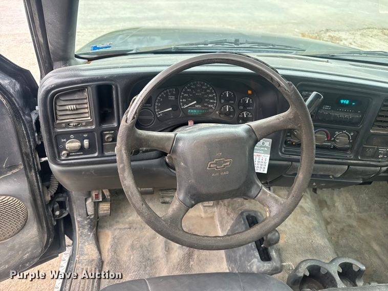 image for item FK0612 2002 Chevrolet Silverado 2500HD  pickup truck