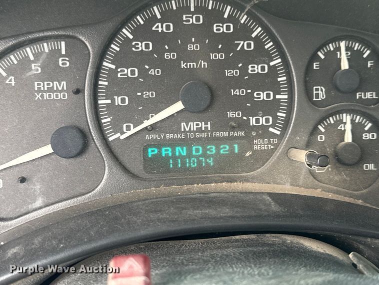 image for item FK0612 2002 Chevrolet Silverado 2500HD  pickup truck