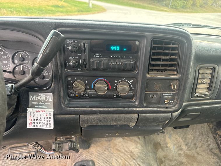 image for item FK0612 2002 Chevrolet Silverado 2500HD  pickup truck