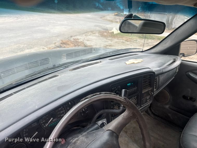 image for item FK0612 2002 Chevrolet Silverado 2500HD  pickup truck