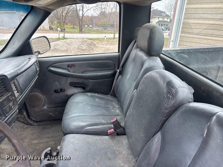 image for item FK0612 2002 Chevrolet Silverado 2500HD  pickup truck