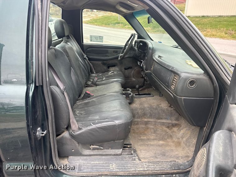 image for item FK0612 2002 Chevrolet Silverado 2500HD  pickup truck