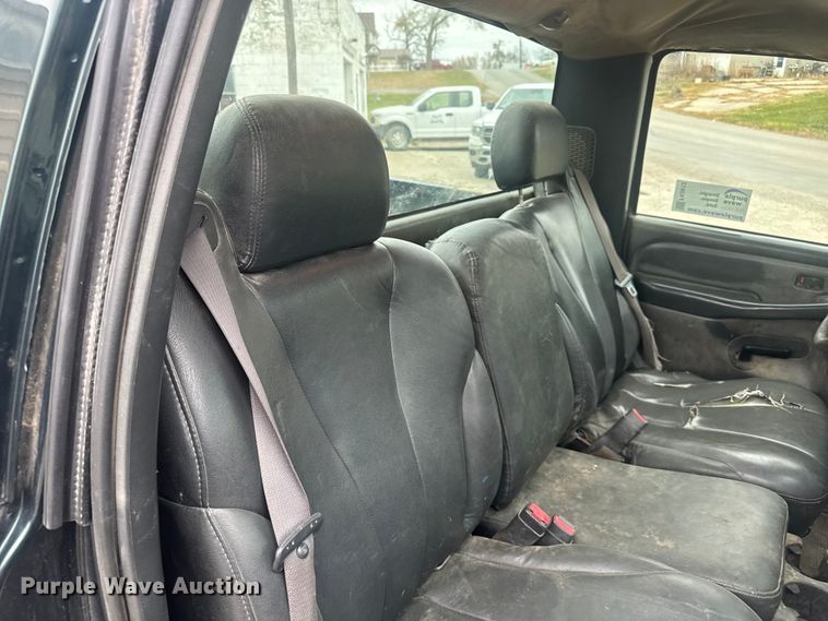 image for item FK0612 2002 Chevrolet Silverado 2500HD  pickup truck