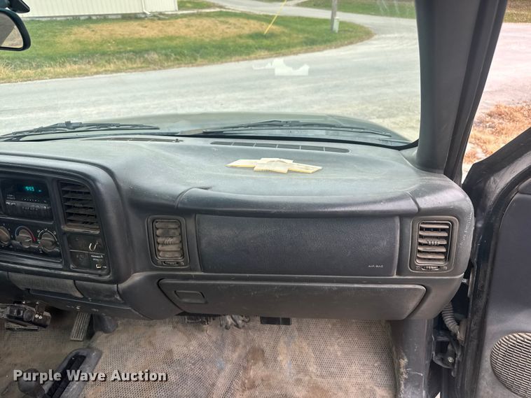 image for item FK0612 2002 Chevrolet Silverado 2500HD  pickup truck