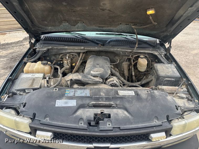 image for item FK0612 2002 Chevrolet Silverado 2500HD  pickup truck