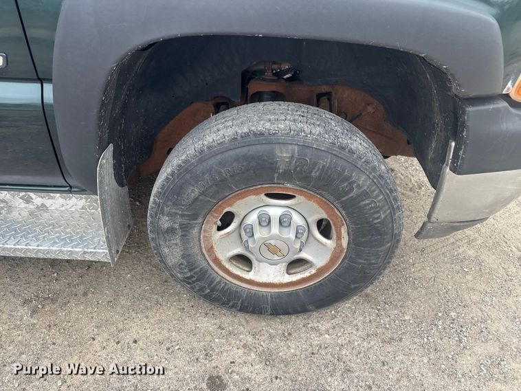 image for item FK0612 2002 Chevrolet Silverado 2500HD  pickup truck