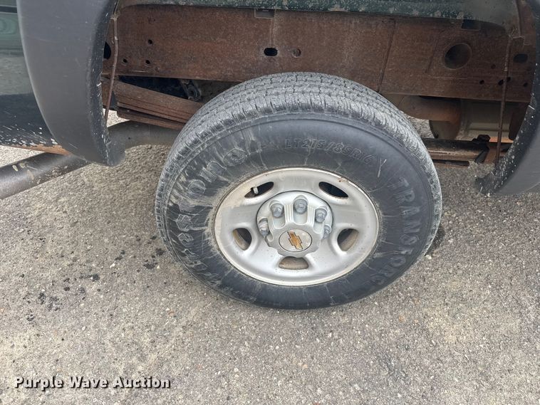 image for item FK0612 2002 Chevrolet Silverado 2500HD  pickup truck