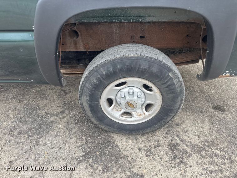 image for item FK0612 2002 Chevrolet Silverado 2500HD  pickup truck