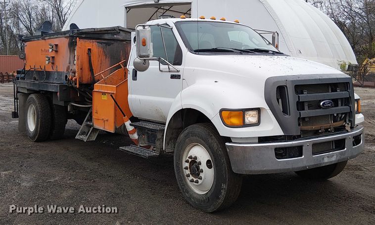 image for item FK0694 2013 Ford F750 Super Duty pothole patcher truck