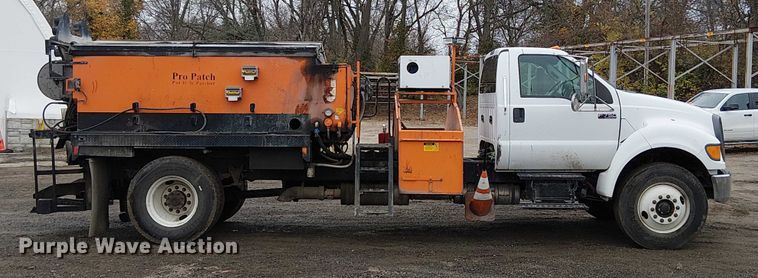 image for item FK0694 2013 Ford F750 Super Duty pothole patcher truck