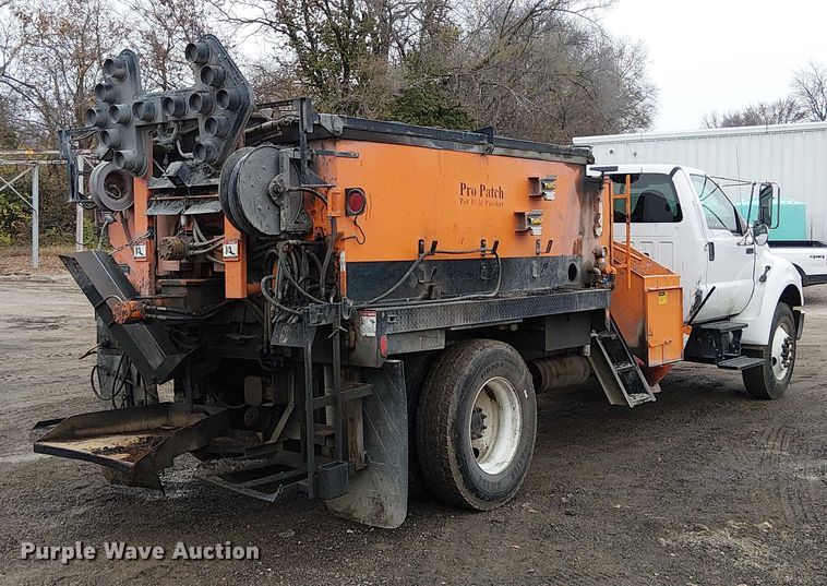 image for item FK0694 2013 Ford F750 Super Duty pothole patcher truck