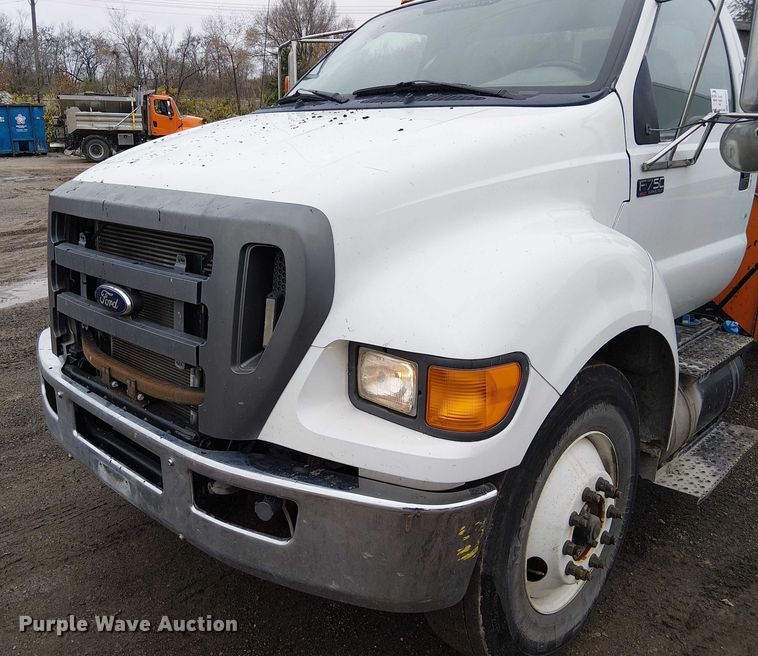 image for item FK0694 2013 Ford F750 Super Duty pothole patcher truck