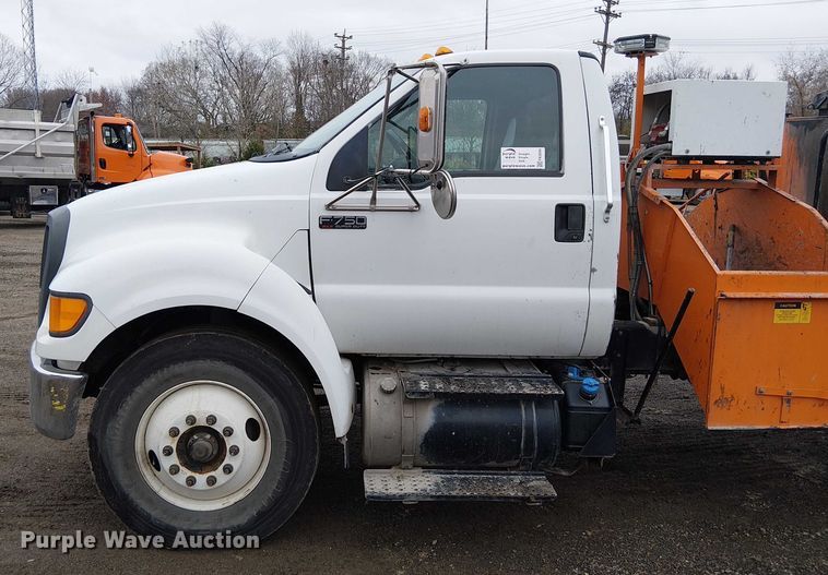 image for item FK0694 2013 Ford F750 Super Duty pothole patcher truck