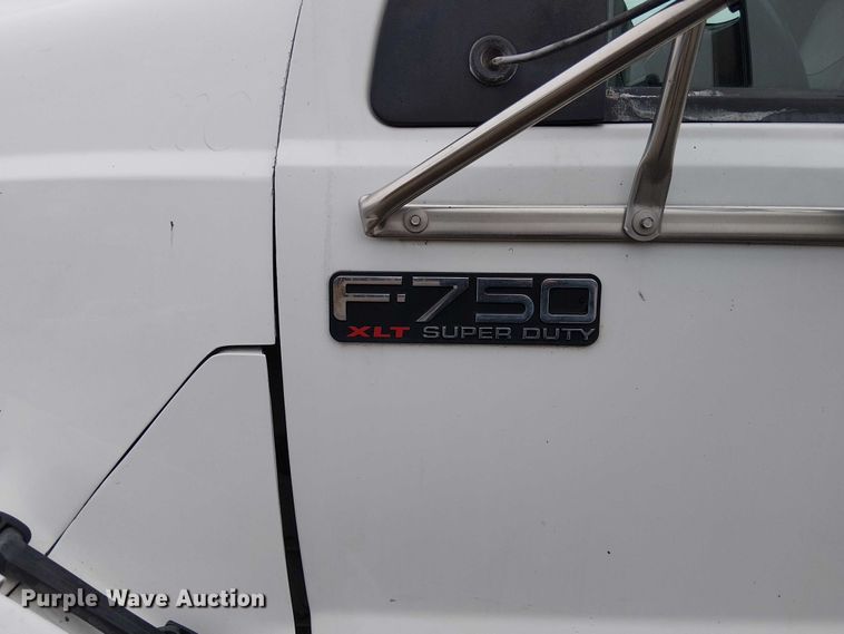 image for item FK0694 2013 Ford F750 Super Duty pothole patcher truck