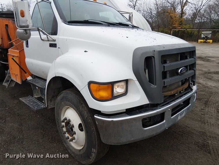 image for item FK0694 2013 Ford F750 Super Duty pothole patcher truck