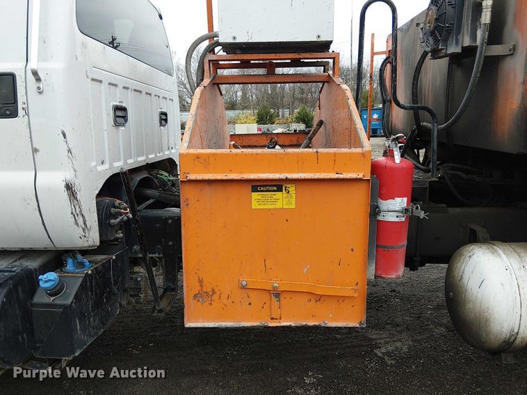 image for item FK0694 2013 Ford F750 Super Duty pothole patcher truck