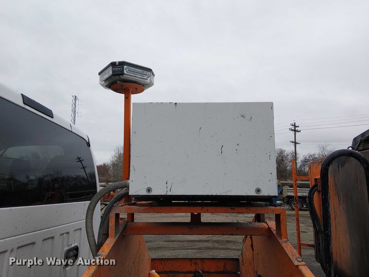 image for item FK0694 2013 Ford F750 Super Duty pothole patcher truck