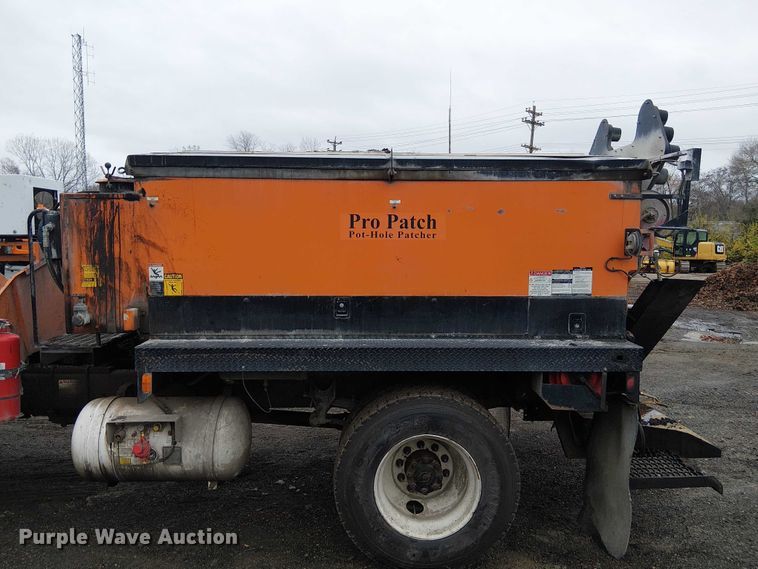 image for item FK0694 2013 Ford F750 Super Duty pothole patcher truck