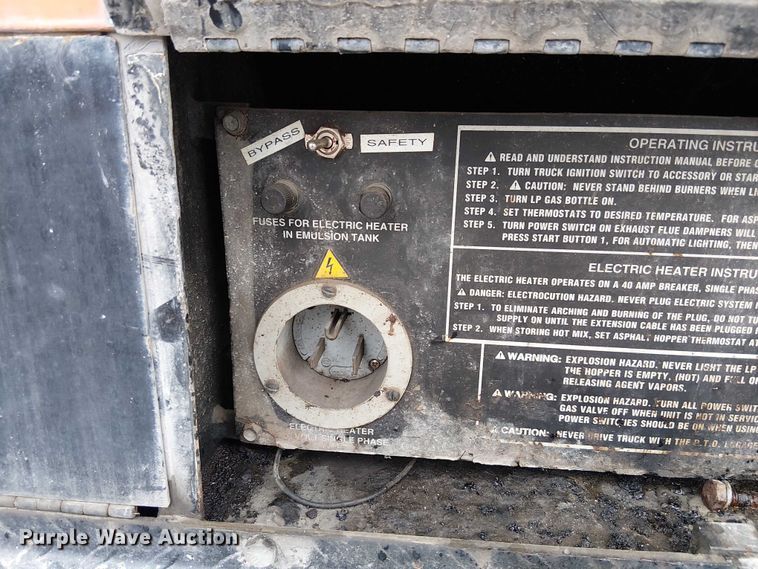 image for item FK0694 2013 Ford F750 Super Duty pothole patcher truck