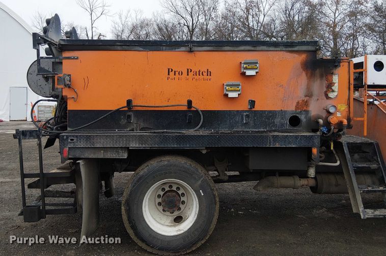 image for item FK0694 2013 Ford F750 Super Duty pothole patcher truck