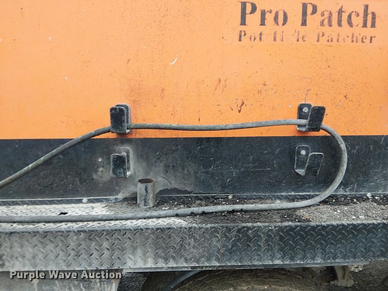 image for item FK0694 2013 Ford F750 Super Duty pothole patcher truck