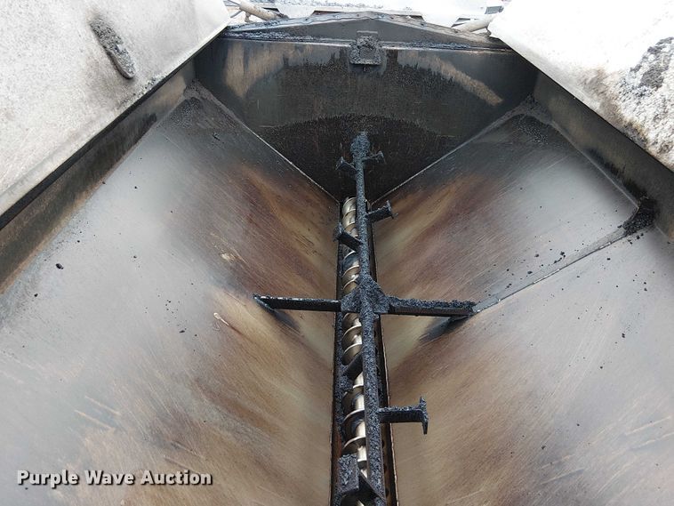 image for item FK0694 2013 Ford F750 Super Duty pothole patcher truck