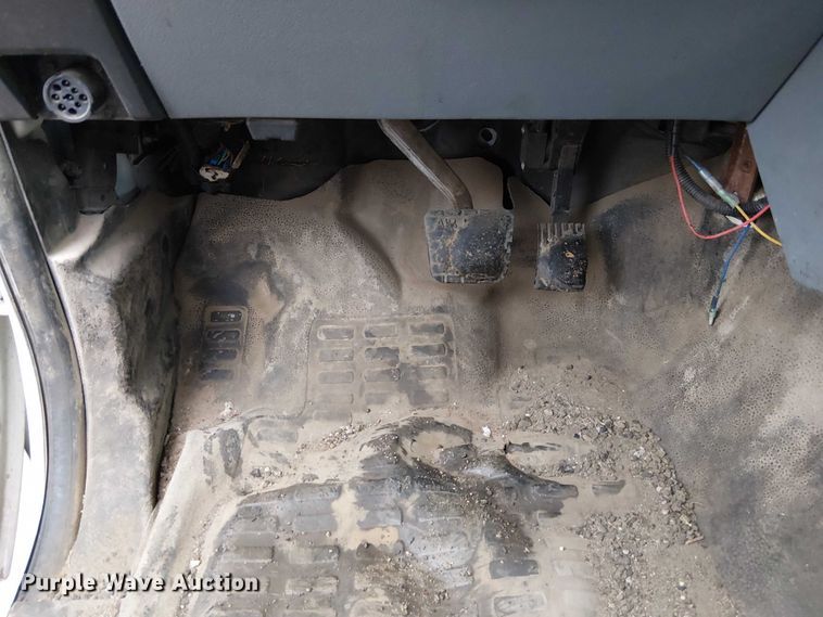 image for item FK0694 2013 Ford F750 Super Duty pothole patcher truck