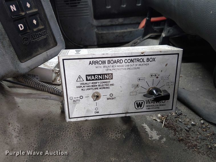 image for item FK0694 2013 Ford F750 Super Duty pothole patcher truck