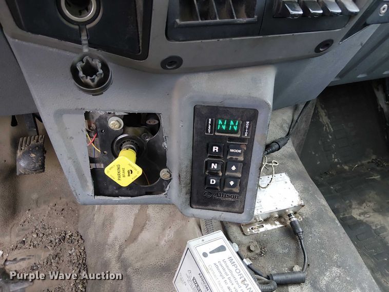 image for item FK0694 2013 Ford F750 Super Duty pothole patcher truck