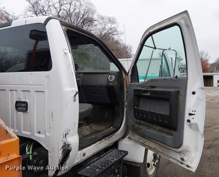 image for item FK0694 2013 Ford F750 Super Duty pothole patcher truck