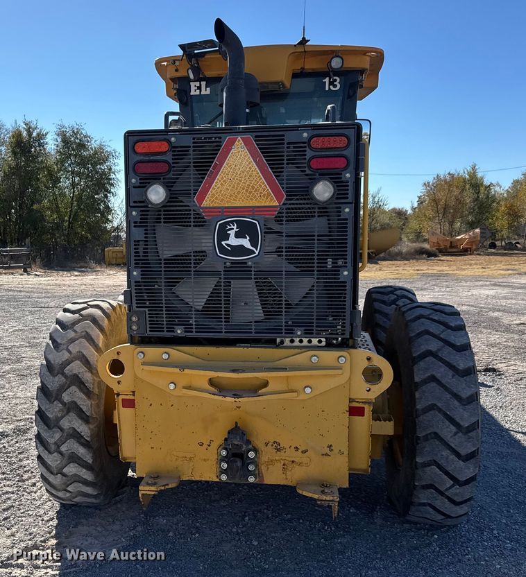 image for item NA9895 2010 John Deere 772G motor grader