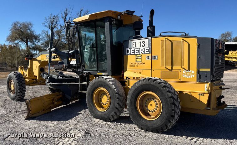 image for item NA9895 2010 John Deere 772G motor grader