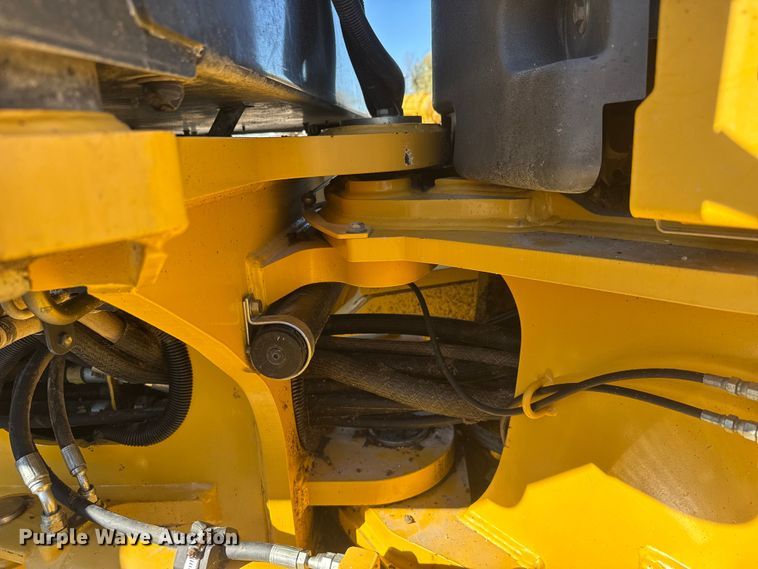 image for item NA9895 2010 John Deere 772G motor grader