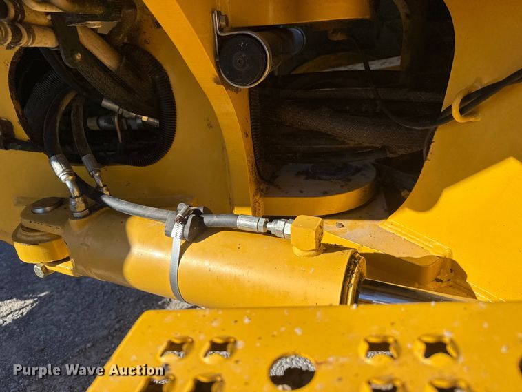 image for item NA9895 2010 John Deere 772G motor grader