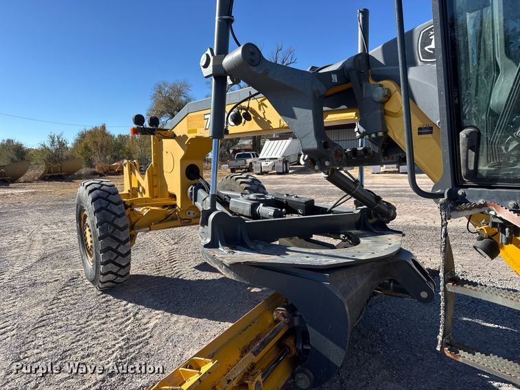 image for item NA9895 2010 John Deere 772G motor grader