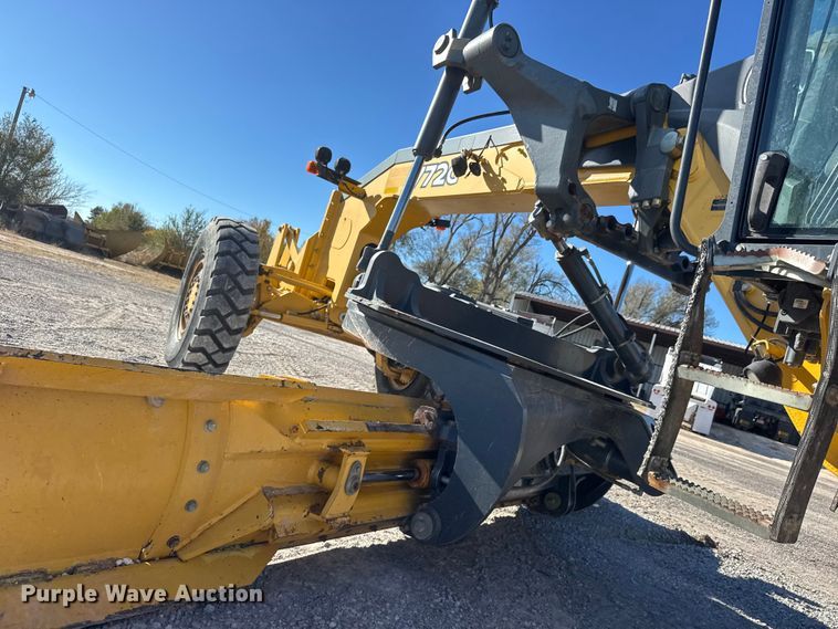 image for item NA9895 2010 John Deere 772G motor grader