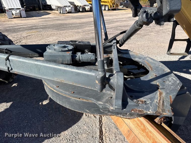 image for item NA9895 2010 John Deere 772G motor grader