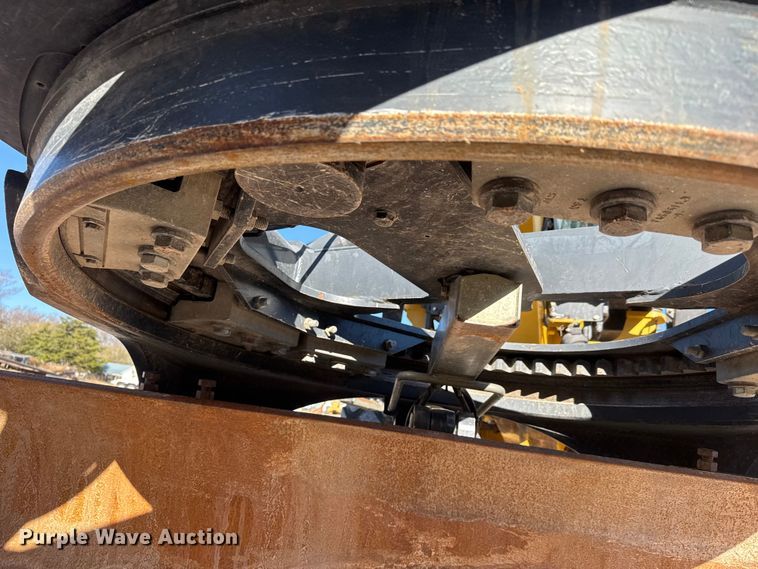 image for item NA9895 2010 John Deere 772G motor grader