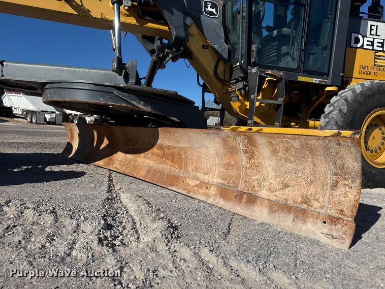 image for item NA9895 2010 John Deere 772G motor grader