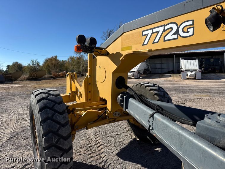 image for item NA9895 2010 John Deere 772G motor grader