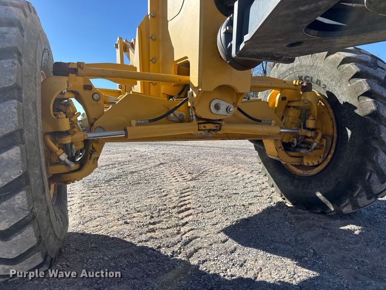 image for item NA9895 2010 John Deere 772G motor grader