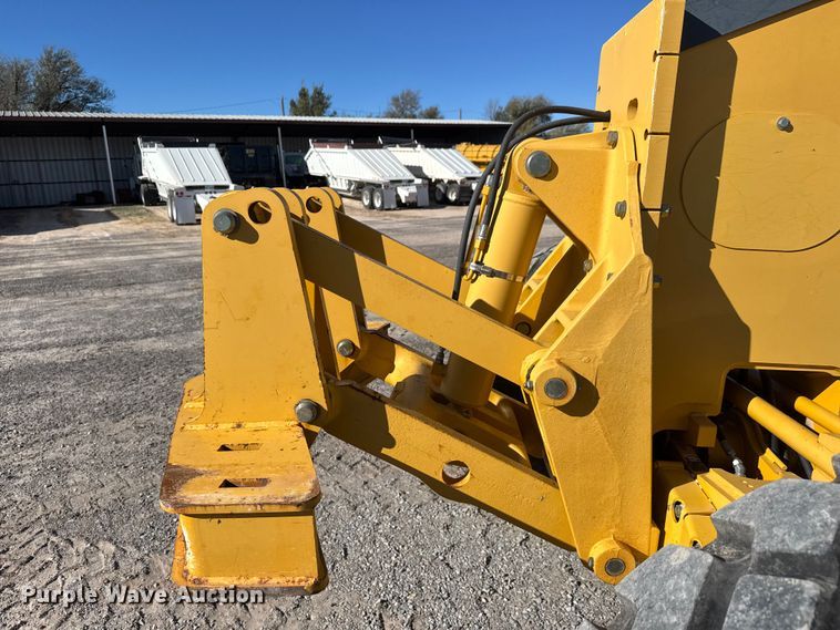 image for item NA9895 2010 John Deere 772G motor grader