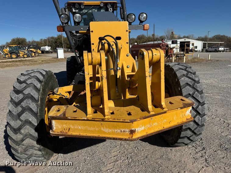 image for item NA9895 2010 John Deere 772G motor grader