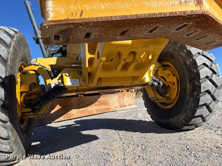 image for item NA9895 2010 John Deere 772G motor grader