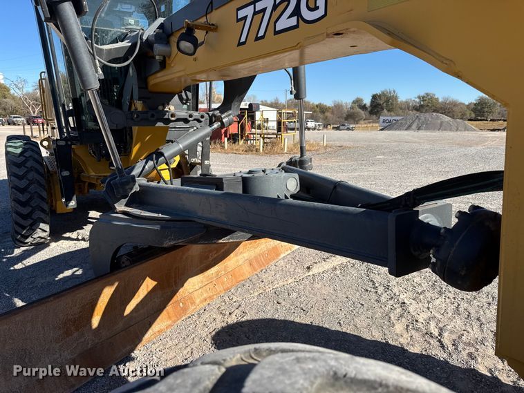 image for item NA9895 2010 John Deere 772G motor grader