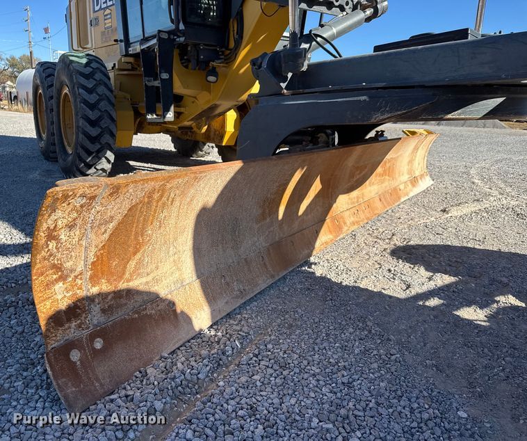 image for item NA9895 2010 John Deere 772G motor grader