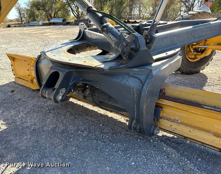 image for item NA9895 2010 John Deere 772G motor grader