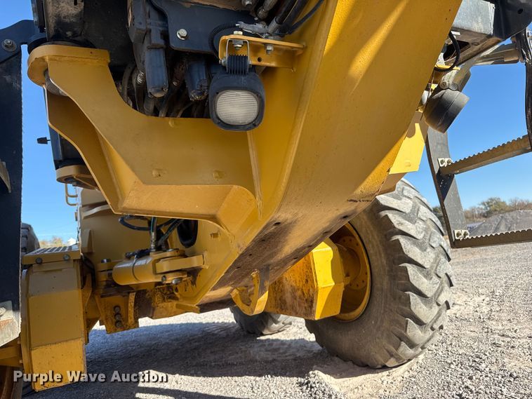 image for item NA9895 2010 John Deere 772G motor grader