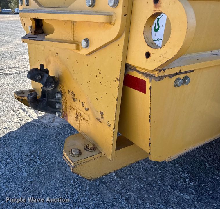 image for item NA9895 2010 John Deere 772G motor grader